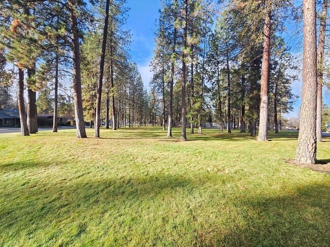 Building Photo - 6902 N Old Fort Dr