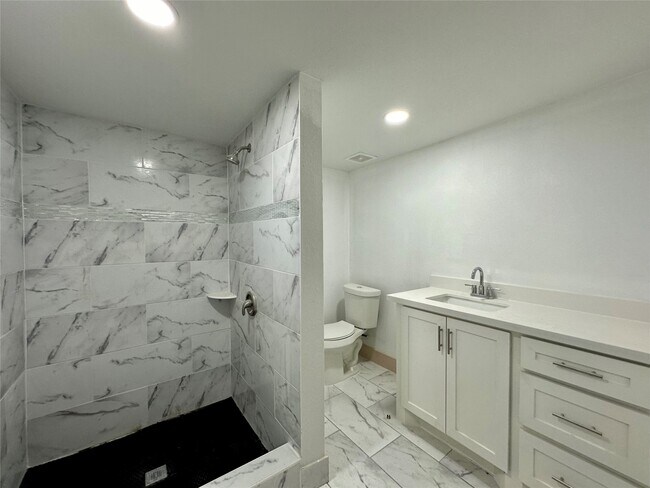 Building Photo - 4613 Dewberry St