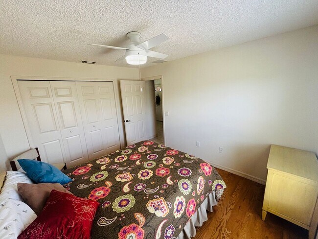 Building Photo - Furnished in gated 55+ golf community