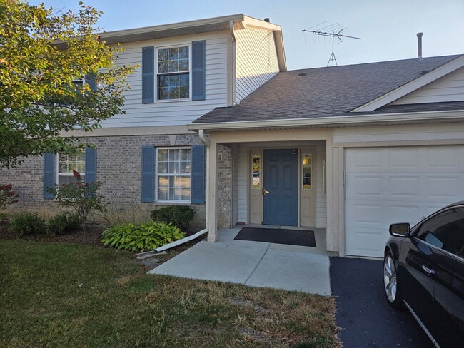 Primary Photo - 1065 N Village Dr