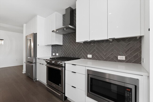 Building Photo - Charming Furnished HighRise 2BR Condo in Atlanta