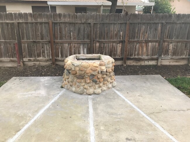 Building Photo - 1908 S Pride St