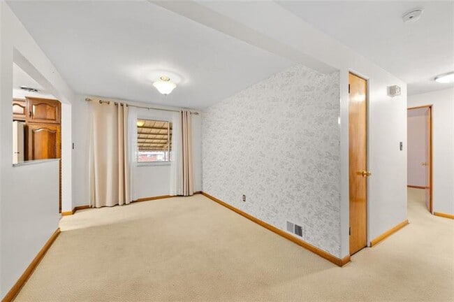 Building Photo - 4813 Sandy Dr