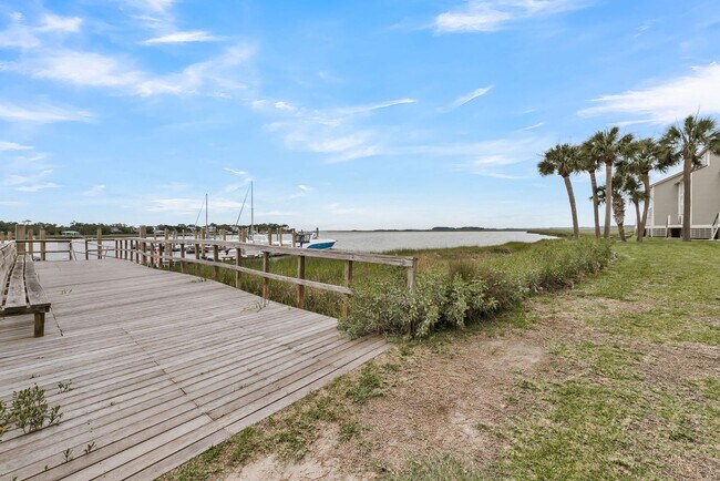 Building Photo - Coastal Living in the Heart of Folly Beach