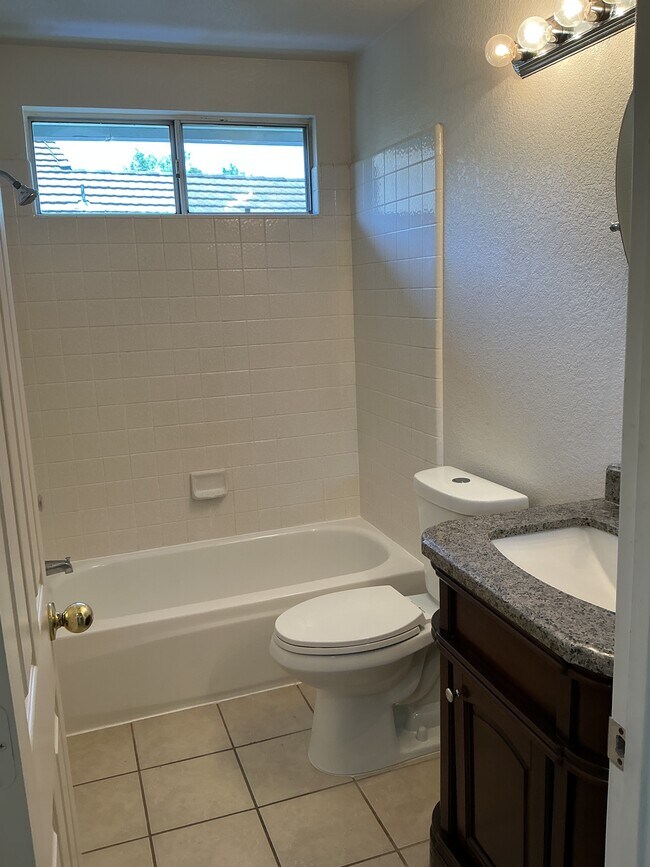 Building Photo - 8852 Gemwood Way