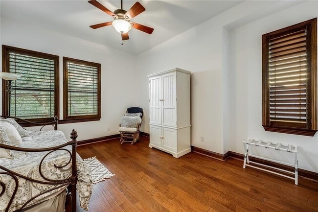 Building Photo - Luxury Tuscan Villa Retreat with Lake Views