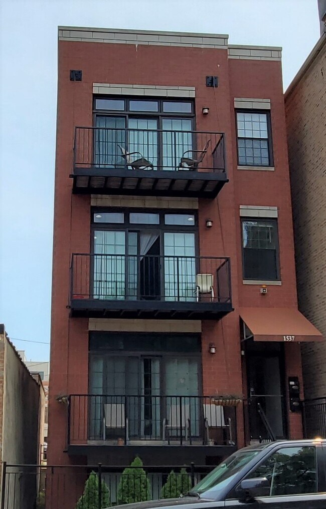 Building Photo - 1537 N Paulina St
