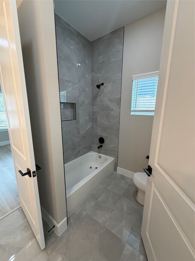 Building Photo - 2607 Piemonte Ave