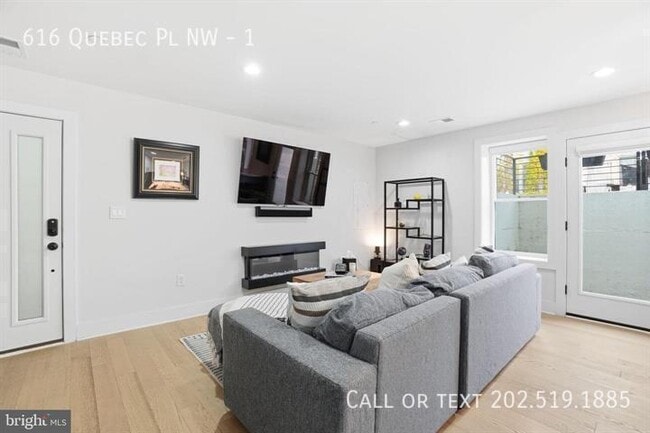 Building Photo - 616 Quebec Place NW