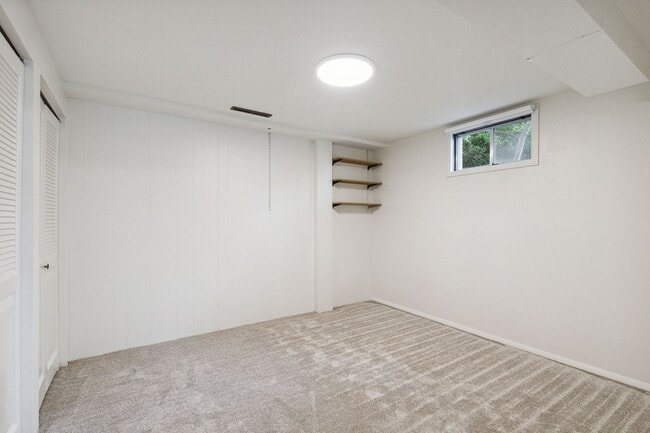 Building Photo - 3 Bed, 2.5 Bath House in the Rattlesnake