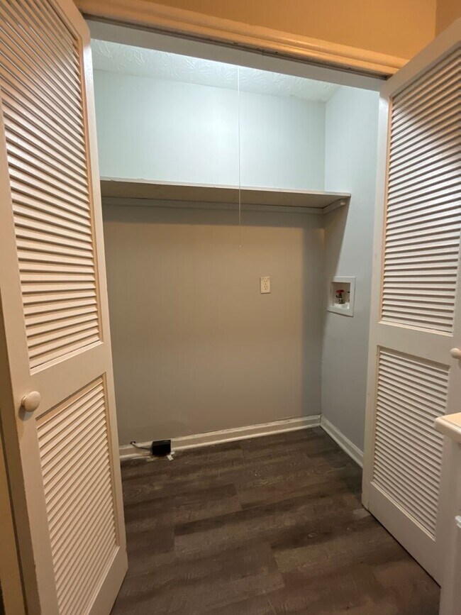 Building Photo - 1851-1853-1853 Lake Club Dr