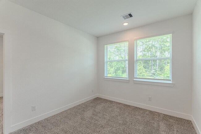 Building Photo - 152 Red Cascade Trl