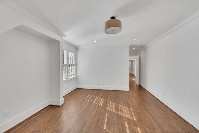 Building Photo - Luxury unfurnished 4BR/4.5BA Tudor in Belle Meade Links.