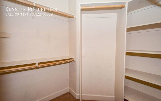 Building Photo - Spectacular property in Vallejo's Gated Ti...