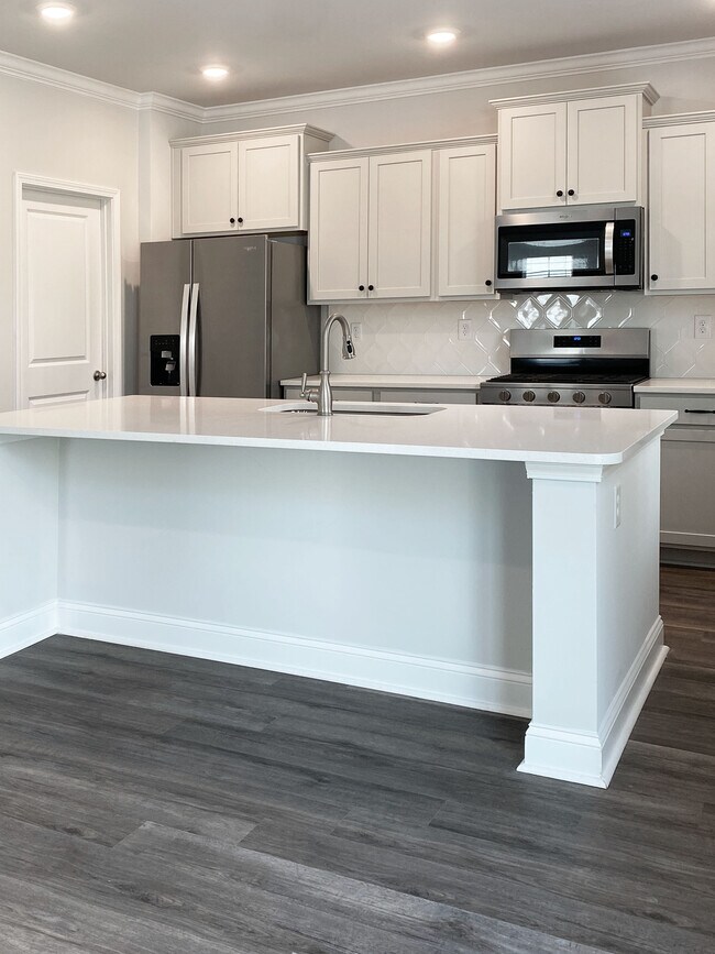 Building Photo - 6015 Forest Dell Ct