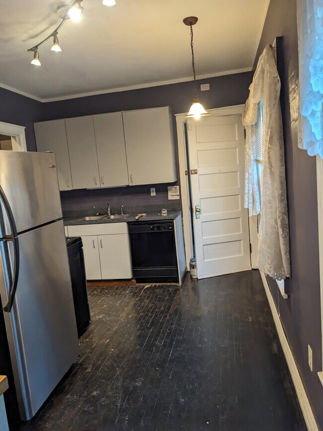 Building Photo - 299 Richmond Ave