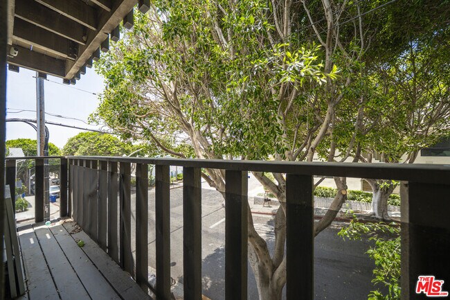 Building Photo - 302 Ashland Ave