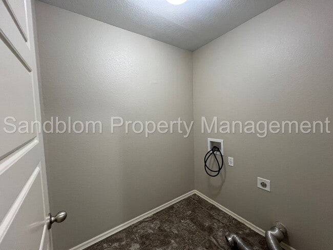Building Photo - FOR LEASE | Jenks | $1645 Rent | Available...