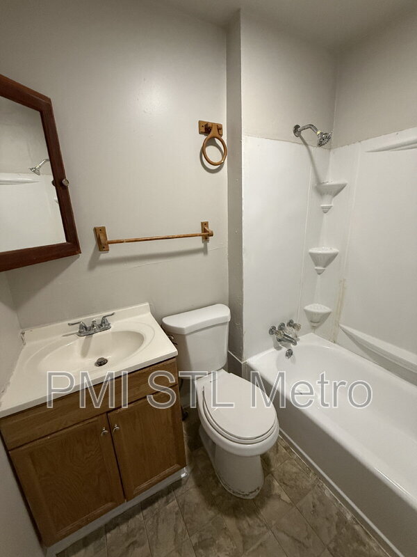 Building Photo - 6170 Emerald Ave