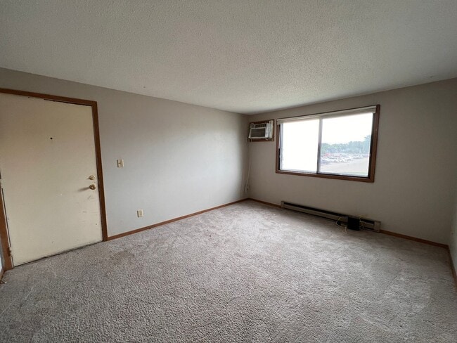 Building Photo - 802 Benton Dr