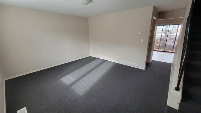 Building Photo - 704 S Orch Dr