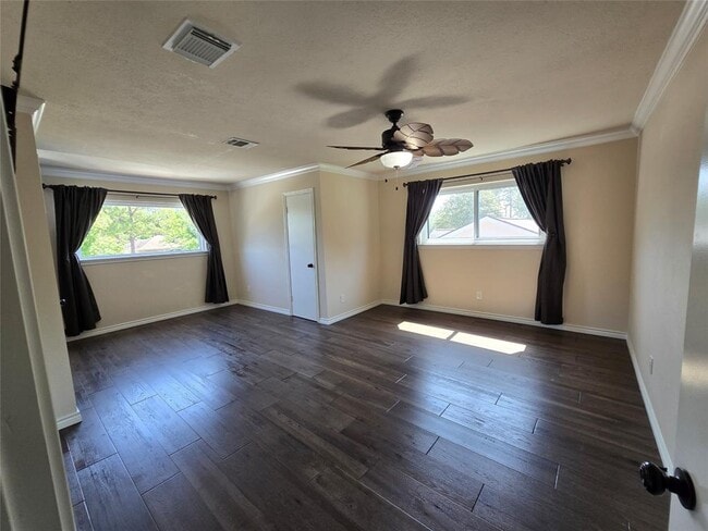 Building Photo - 9211 Kempwood Dr