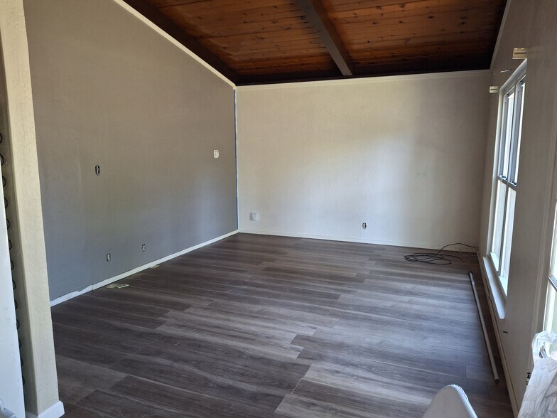 Building Photo - 316 Deodara St