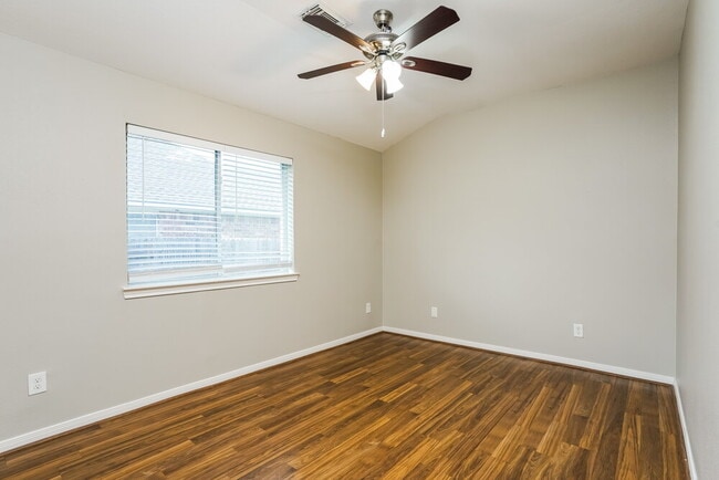 Building Photo - 403 Magnolia Estates Dr
