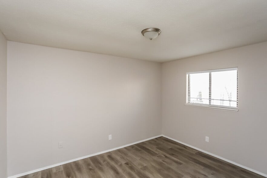 Building Photo - 9010 Millwood Dr