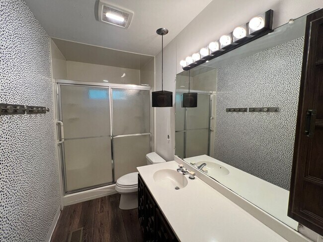 Building Photo - SPACIOUS HOME IN TRAVERSE CITY LOCATED NEAR NMC & EAST BAY
