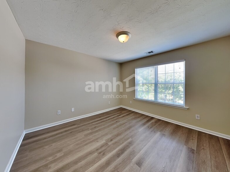 Building Photo - 332 Sunderland Way