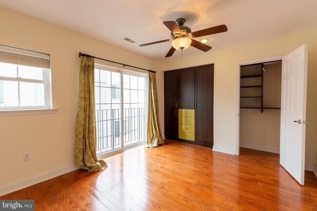 Building Photo - 1017 Dorrance St