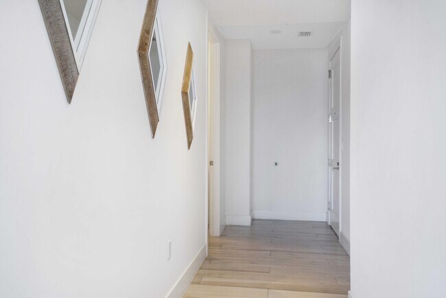 Building Photo - 155 E Boca Raton Rd