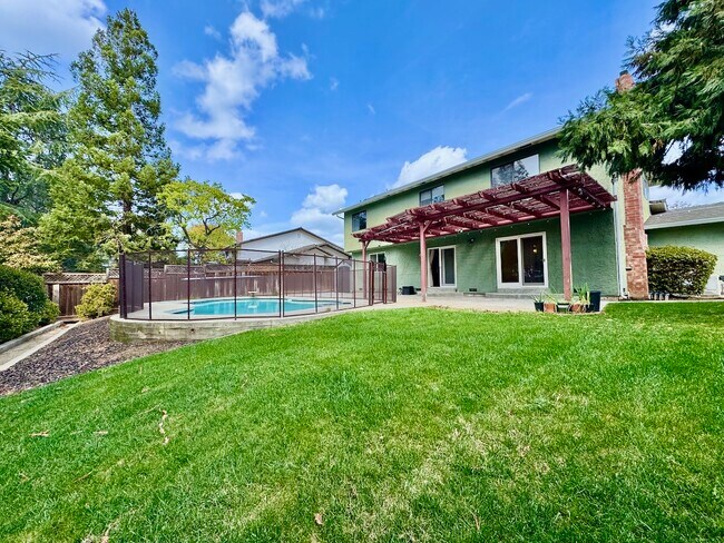 Building Photo - 5317 Creek Estates