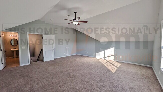 Building Photo - 717 Sleek Fox Dr