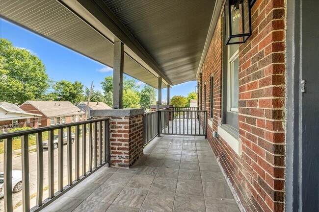 Building Photo - 2395 Forest Ave