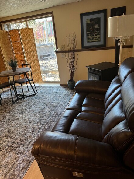 Building Photo - 512 E 16th Ave