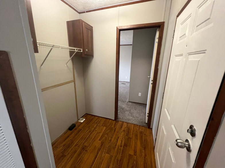 Building Photo - 77 Peach St