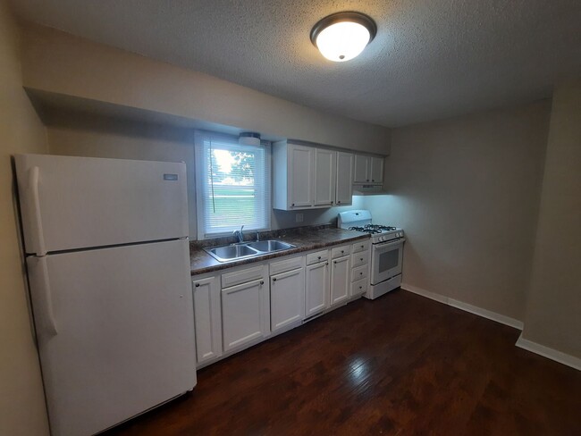 Building Photo - 2 Bedroom, 1 Bathroom rental home with gar...