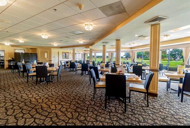 Building Photo - 671 S Hollybrook Dr