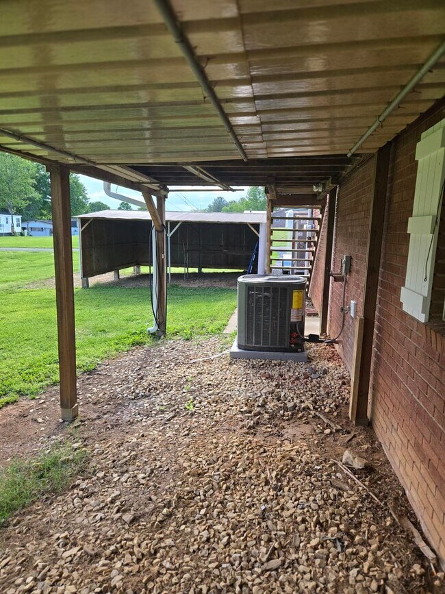 Building Photo - Charming 3-Bedroom Brick Home in Town – Ne...