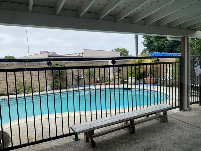 Building Photo - 3127 Stonybrook Dr