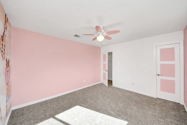 Building Photo - 10438 Plateau Pt Trl