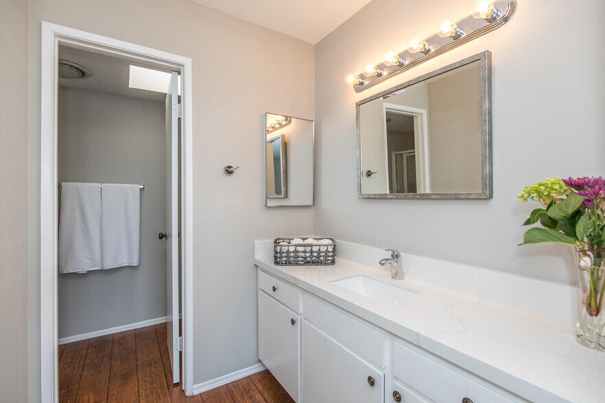 Building Photo - 3709 Summershore Ln