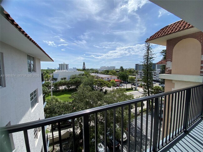 Building Photo - 12590 NE 16th Ave