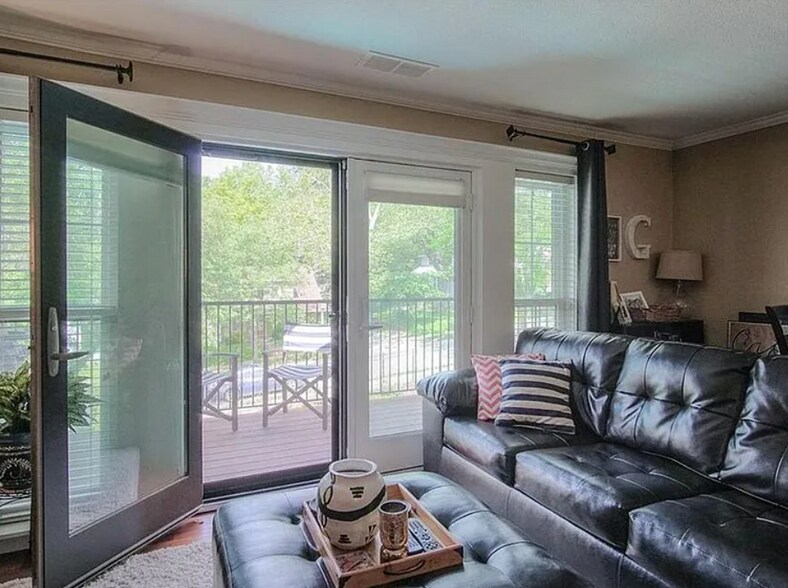 Building Photo - 4727 Jarboe St