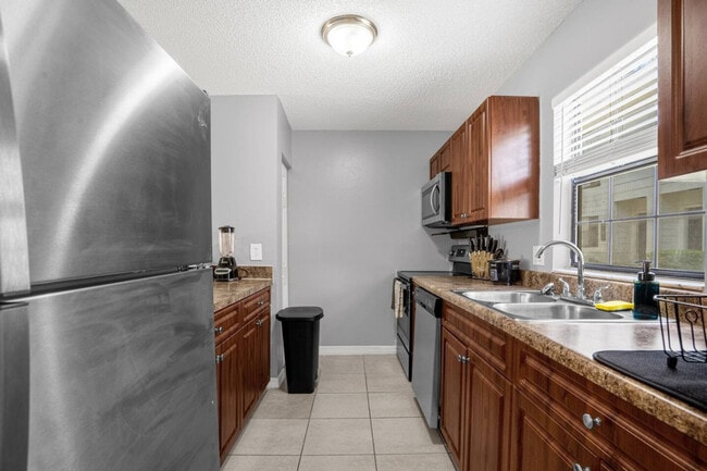 Building Photo - 13921 Heritage Club Dr