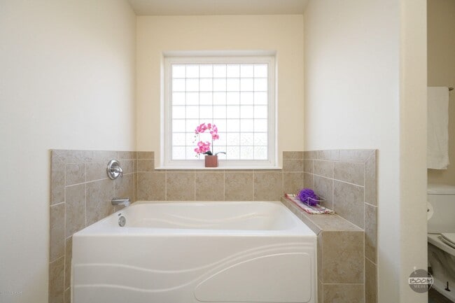 Building Photo - 844 N Back Eddy Cir