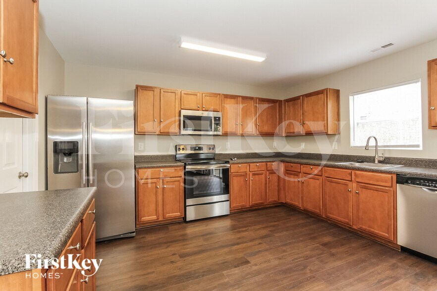 Building Photo - 2709 Buckleigh Dr