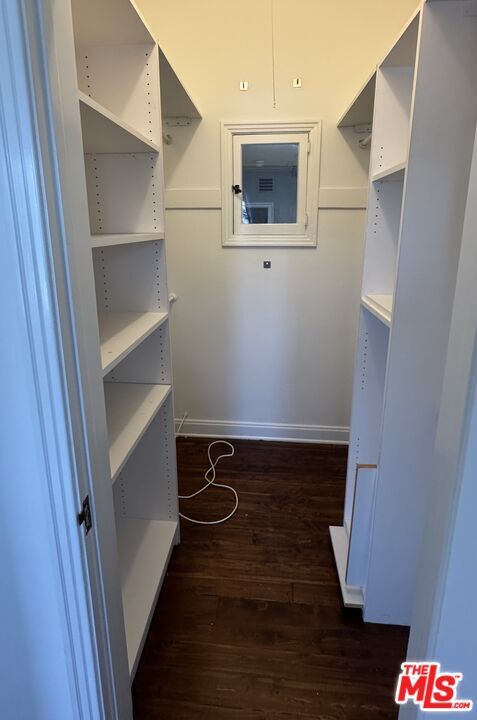 Building Photo - 326 1/2 N Sycamore Ave